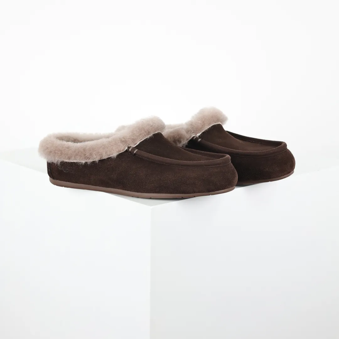 Copy price 💰560 Core recommendation Good price It is a very suitable choice for home use. In recent years, uug has launched a series of styles, which are partially geared towards the preferences of young consumers and have also moved to the forefront of fashion trends. Shoe body material: water-repellent coated suede upper, 17 mm UGGPURE™ implantable wool insole, lightweight non-slip and comfortable rubber outsole, with brand LOGO and trademark, with full packaging Size: 35 36 37 38 39 40